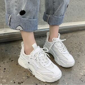 White Retro Chunky Sneakers with Sporty Design